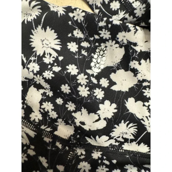FP Movement Ashford Lose Control Wrap Leggings Black White Floral Size X-Small - Picture 2 of 3